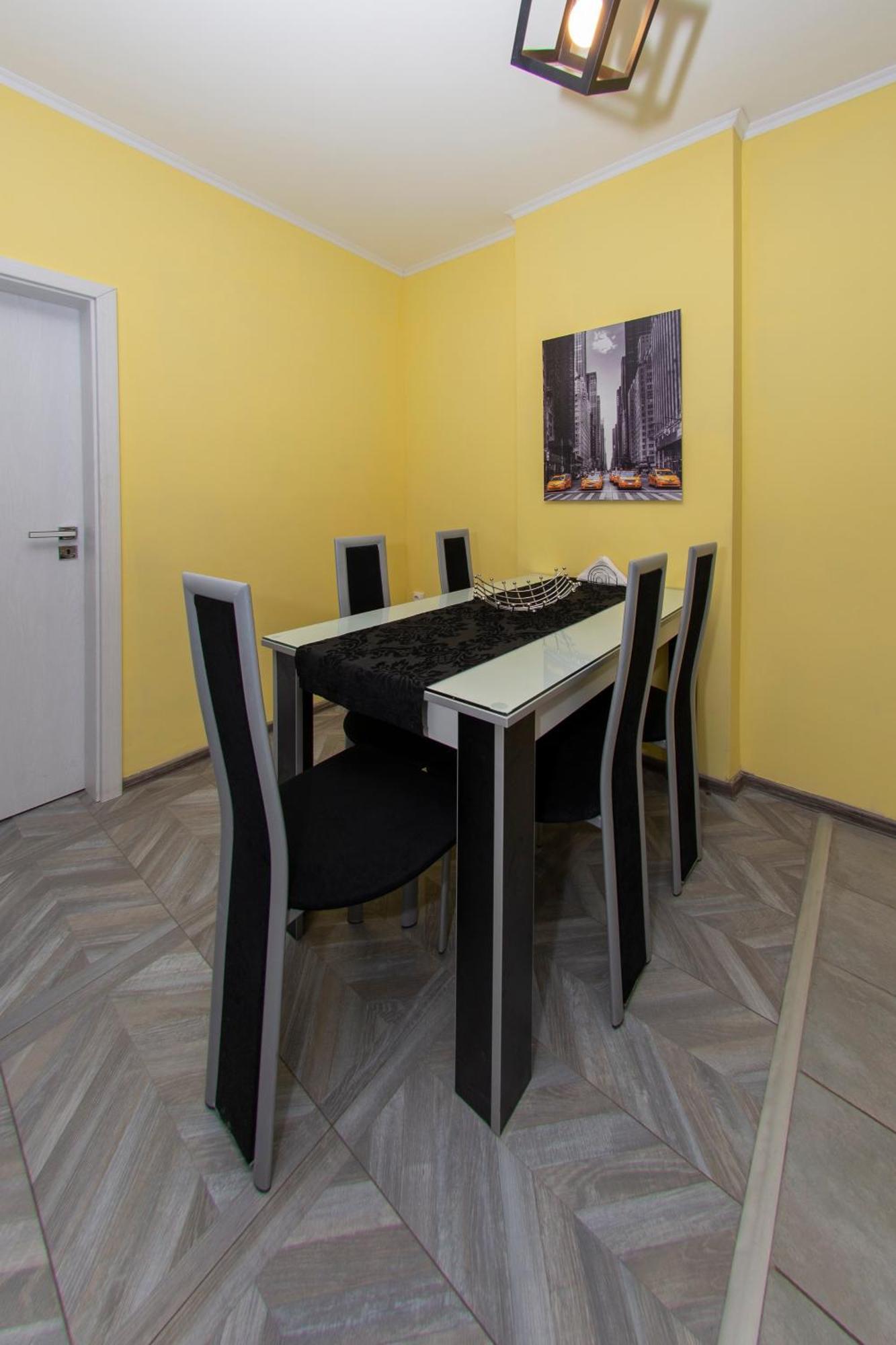 The Yellow Appartment Sofia Luaran gambar